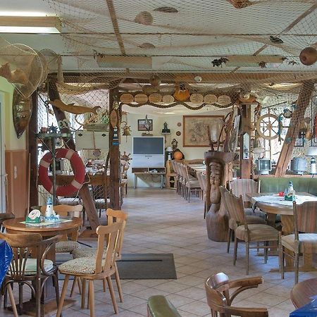 Familienzimmer Mit Gemeinschaftsbad Gross Banzelvitz Extérieur photo